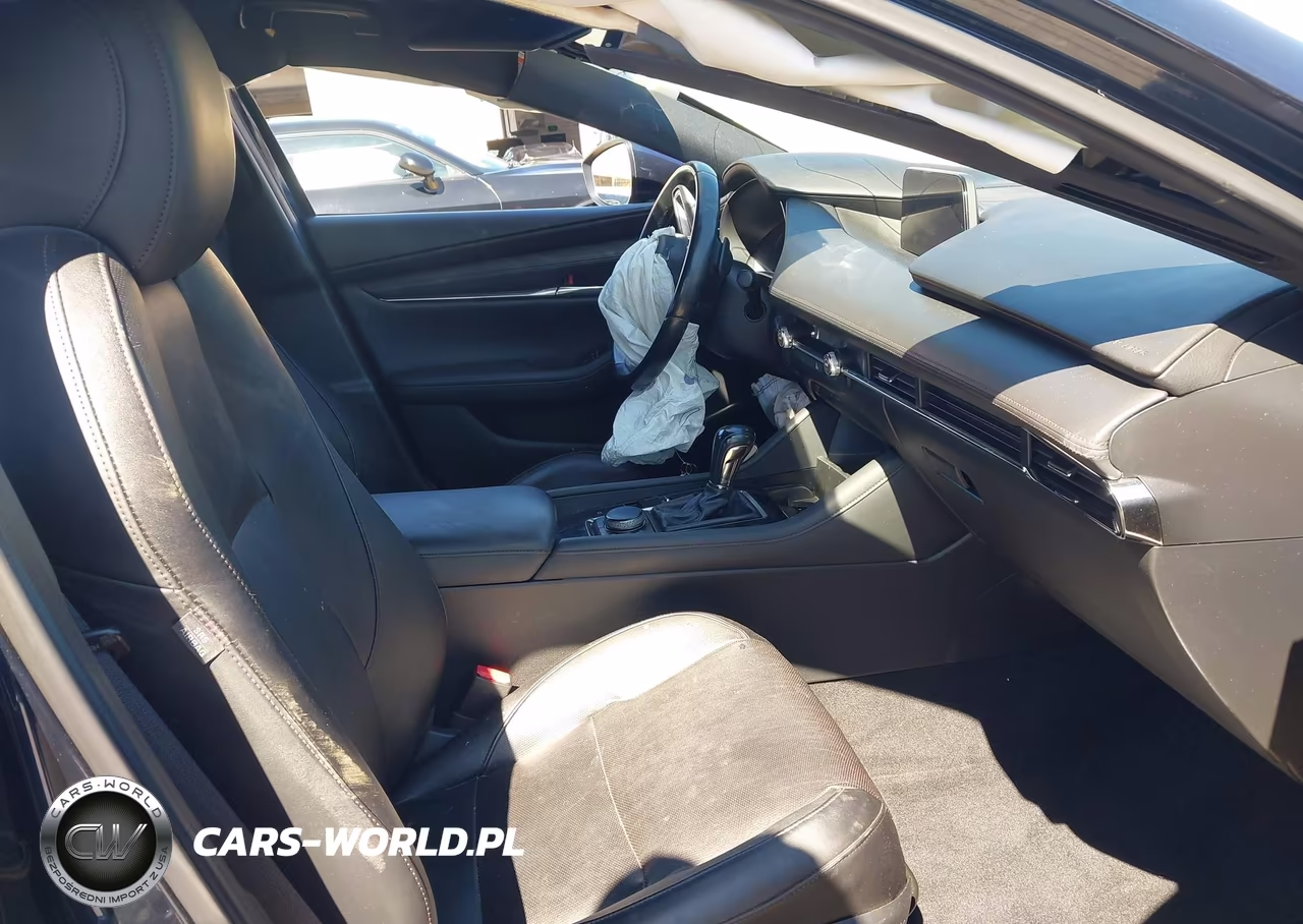 2019 Mazda Mazda3 Premium Package VIN:JM1BPBNM0K1144415 - 5