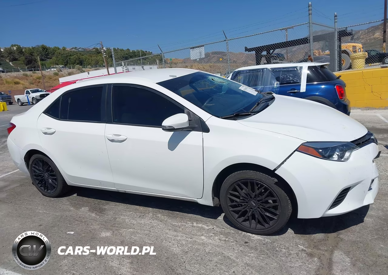 2015 Toyota Corolla Le VIN:5YFBURHE2FP201821 - 14
