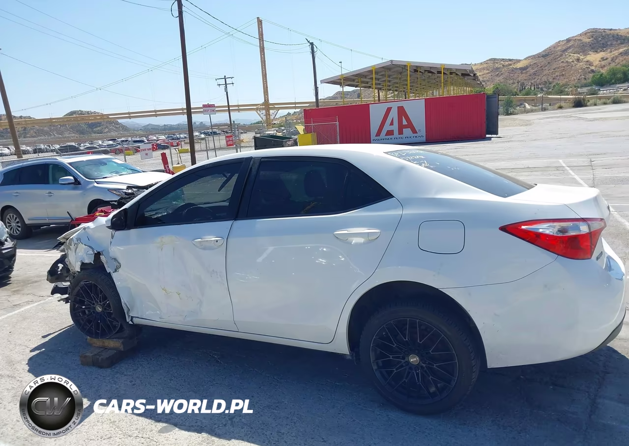 2015 Toyota Corolla Le VIN:5YFBURHE2FP201821 - 15