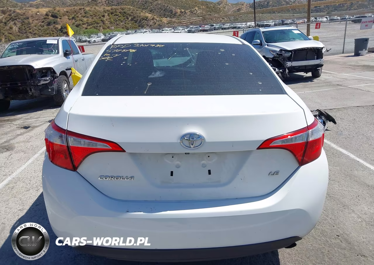 2015 Toyota Corolla Le VIN:5YFBURHE2FP201821 - 17