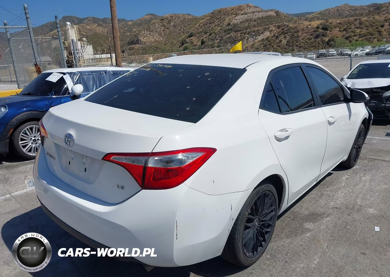2015 Toyota Corolla Le VIN:5YFBURHE2FP201821 - 4
