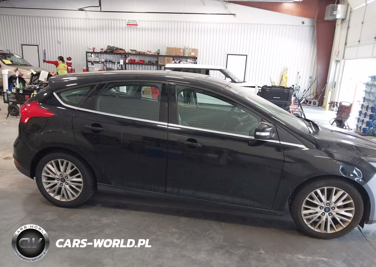 2018 Ford Focus Titanium VIN:1FADP3N21JL294104 - 12