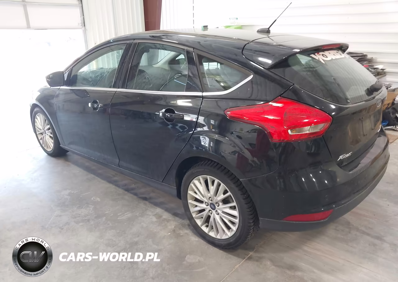 2018 Ford Focus Titanium VIN:1FADP3N21JL294104 - 3