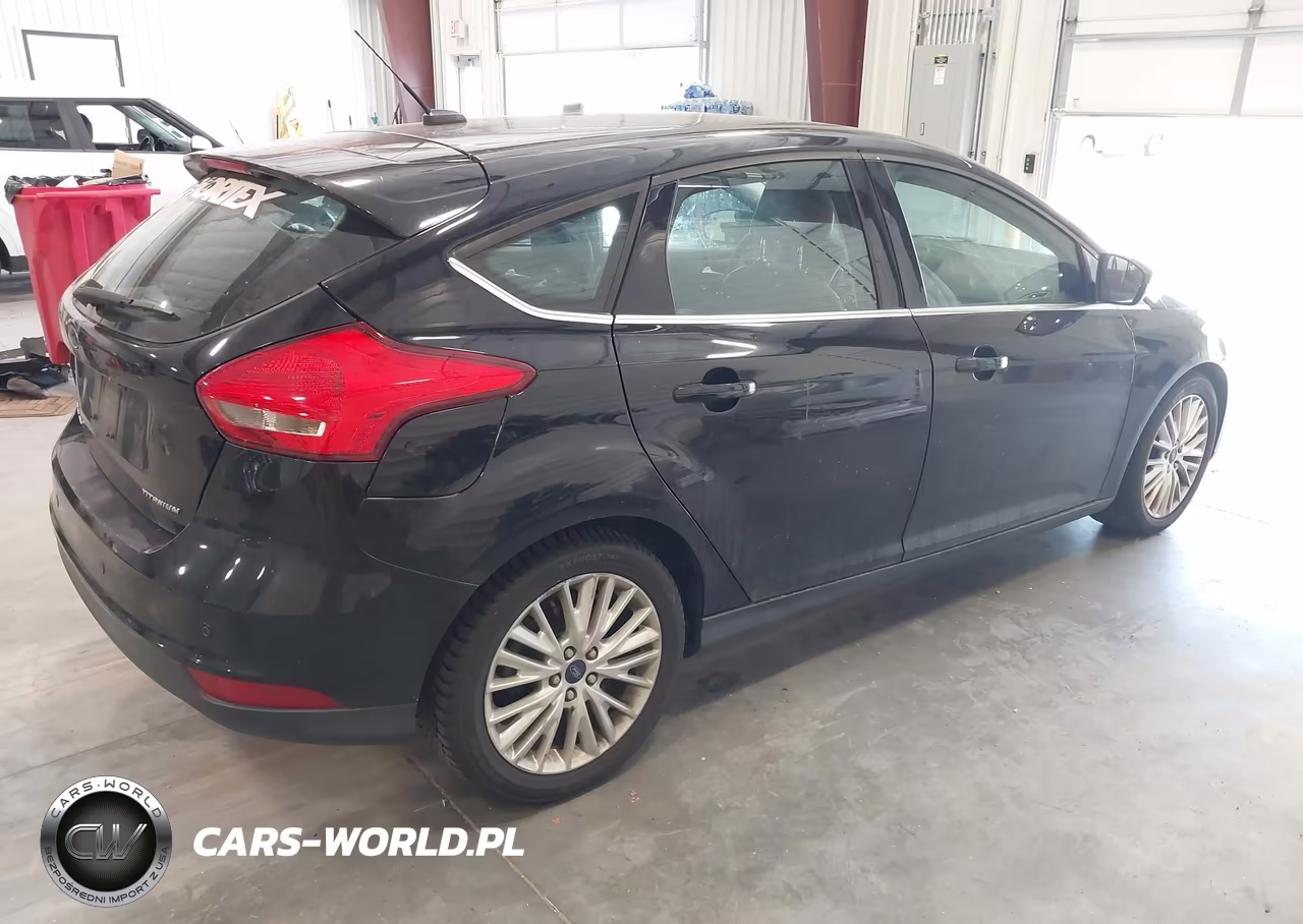 2018 Ford Focus Titanium VIN:1FADP3N21JL294104 - 4