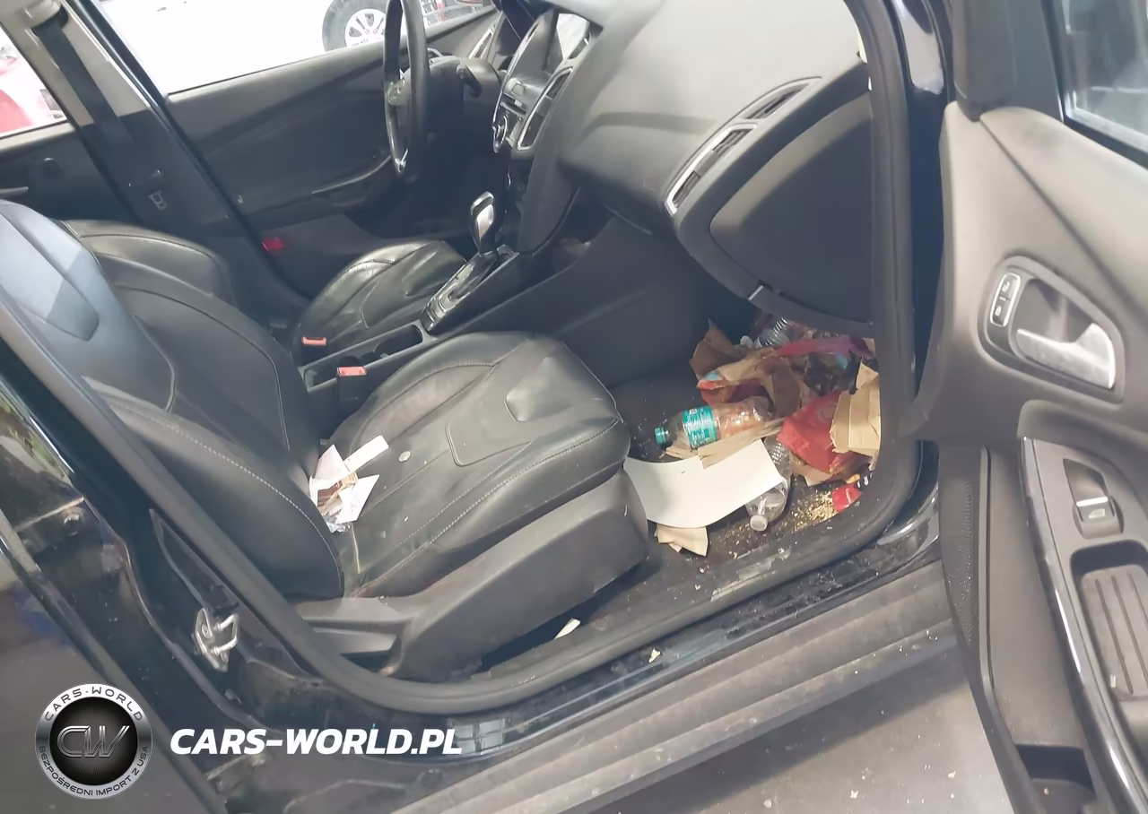 2018 Ford Focus Titanium VIN:1FADP3N21JL294104 - 5