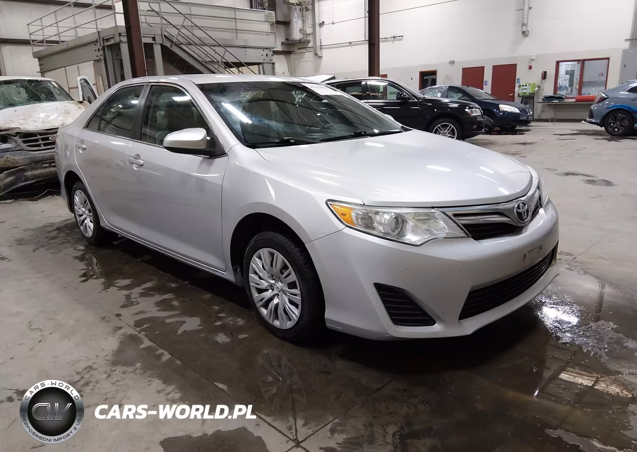 2012 Toyota Camry Le – zdjęcie 1 z 16