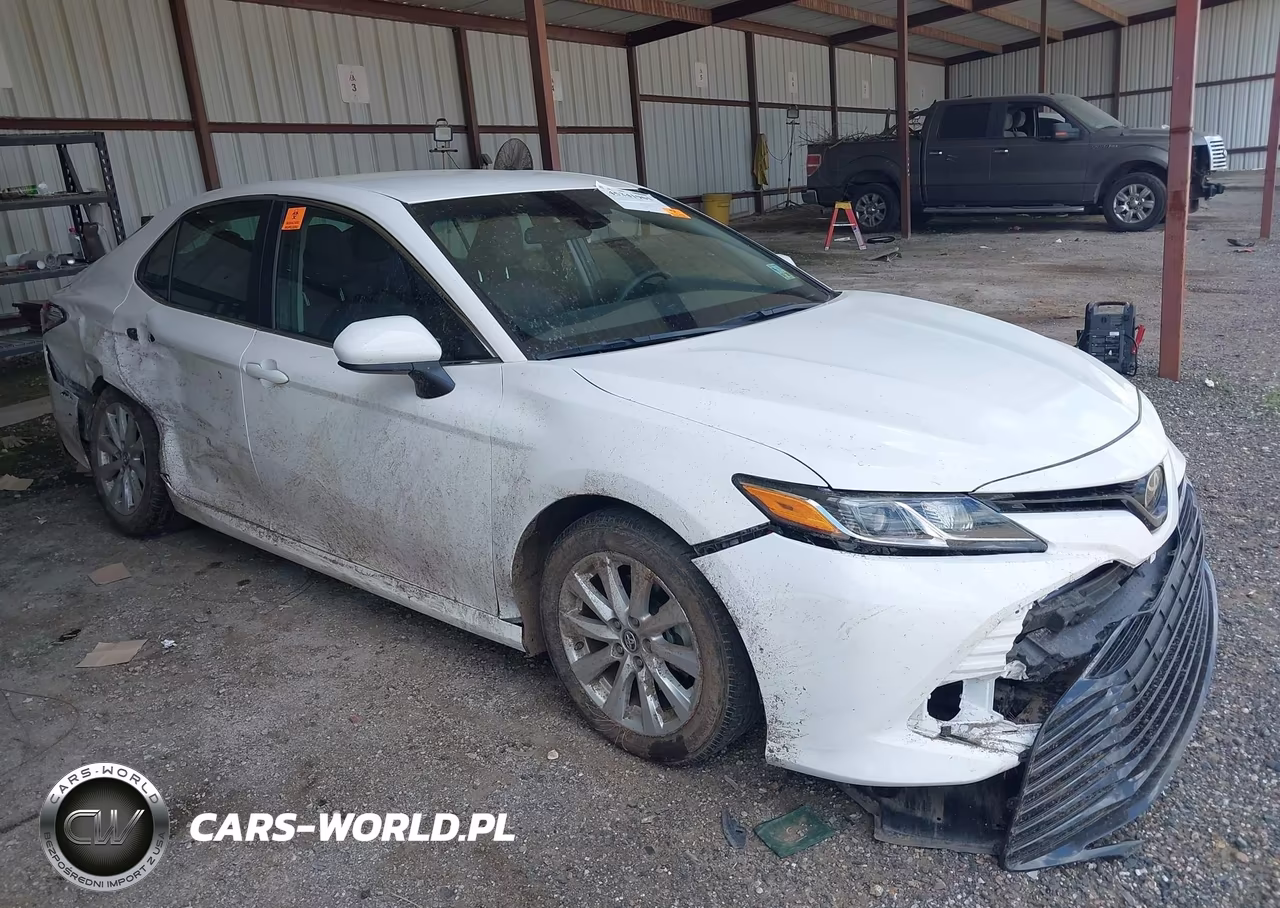 2018 Toyota Camry Le – zdjęcie 1 z 16