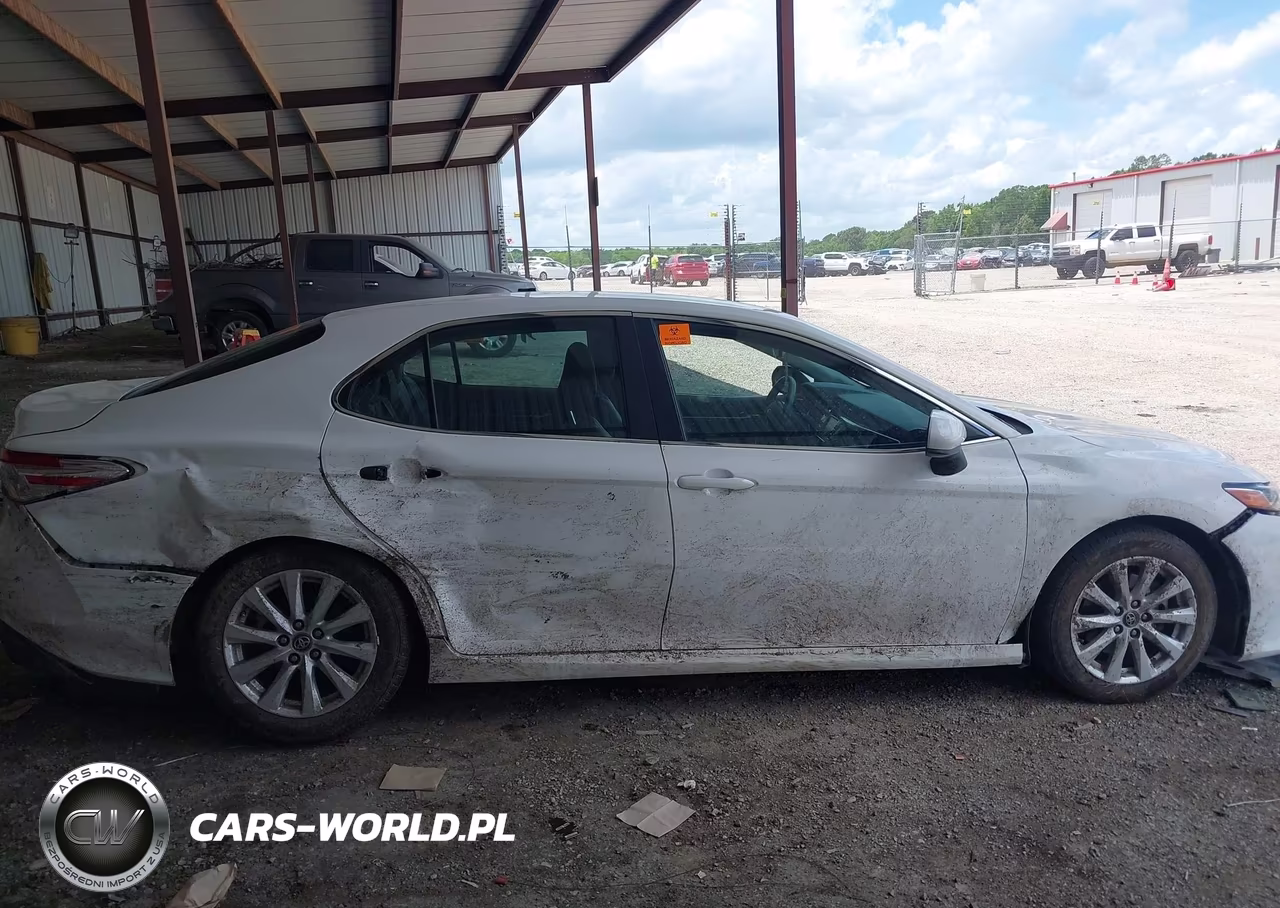 2018 Toyota Camry Le VIN:4T1B11HK0JU081217 - 13