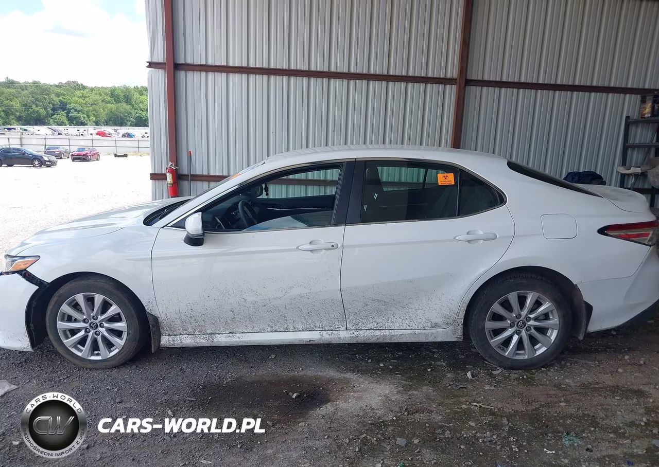 2018 Toyota Camry Le VIN:4T1B11HK0JU081217 - 14