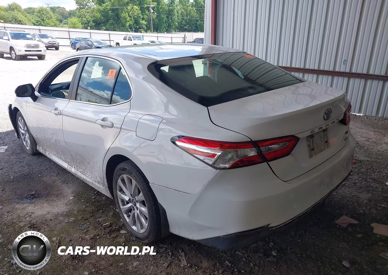 2018 Toyota Camry Le VIN:4T1B11HK0JU081217 - 3