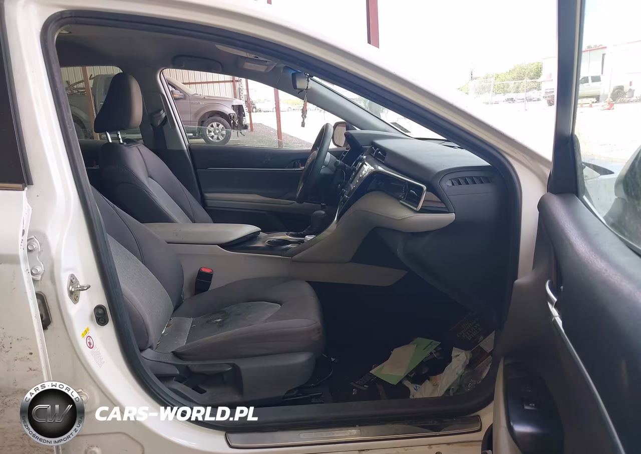 2018 Toyota Camry Le VIN:4T1B11HK0JU081217 - 5