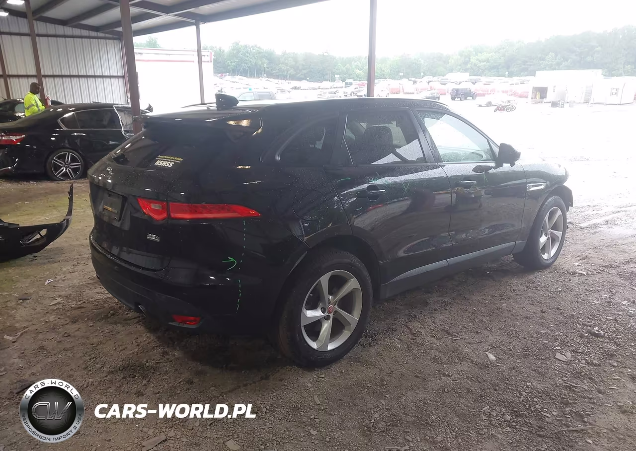 2018 Jaguar F-Pace 25T Premium VIN:SADCJ2FX3JA326191 - 4