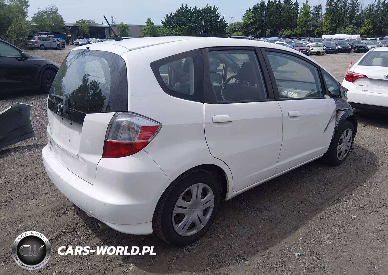 2011 Honda Fit VIN:JHMGE8H38BS009595 - 4