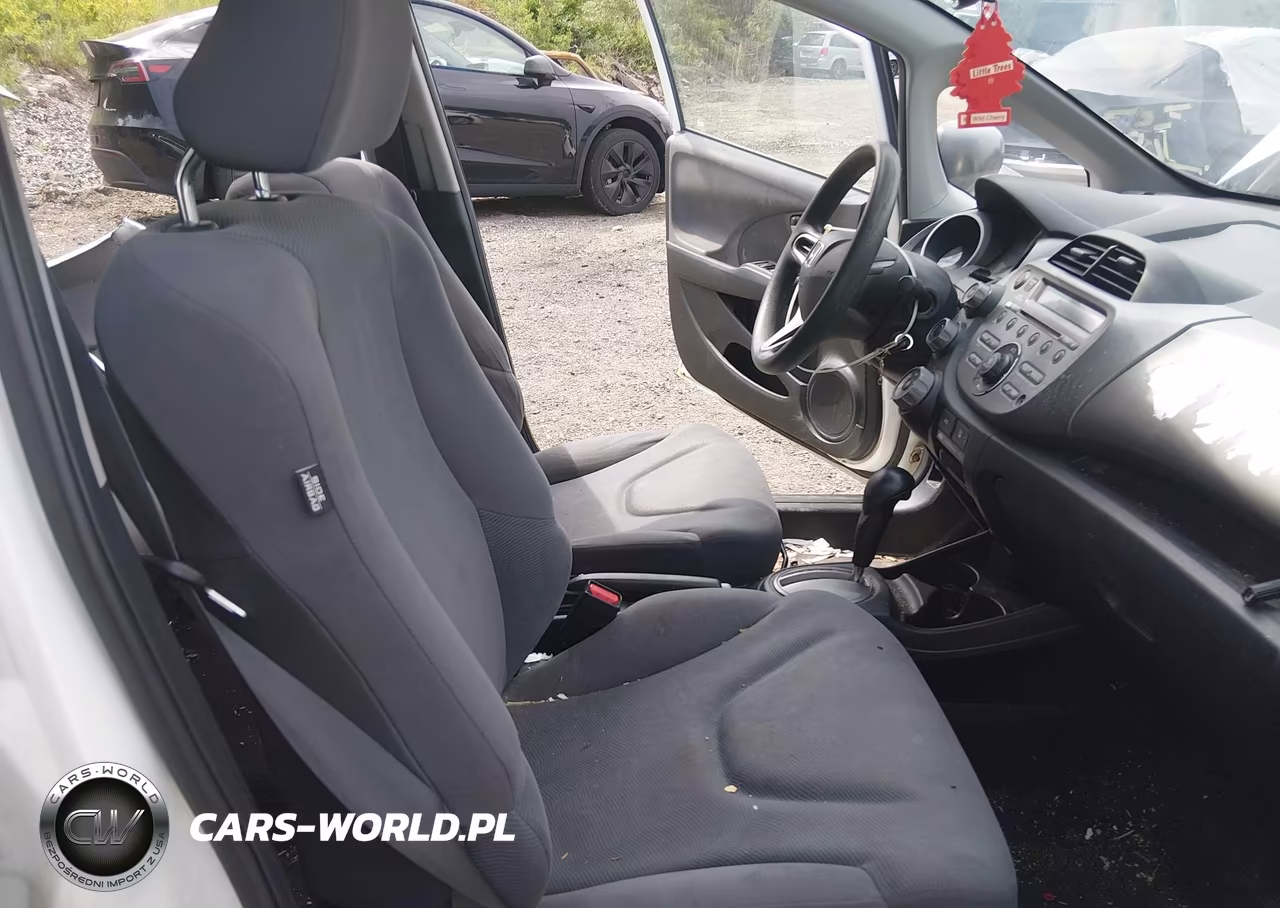2011 Honda Fit VIN:JHMGE8H38BS009595 - 5