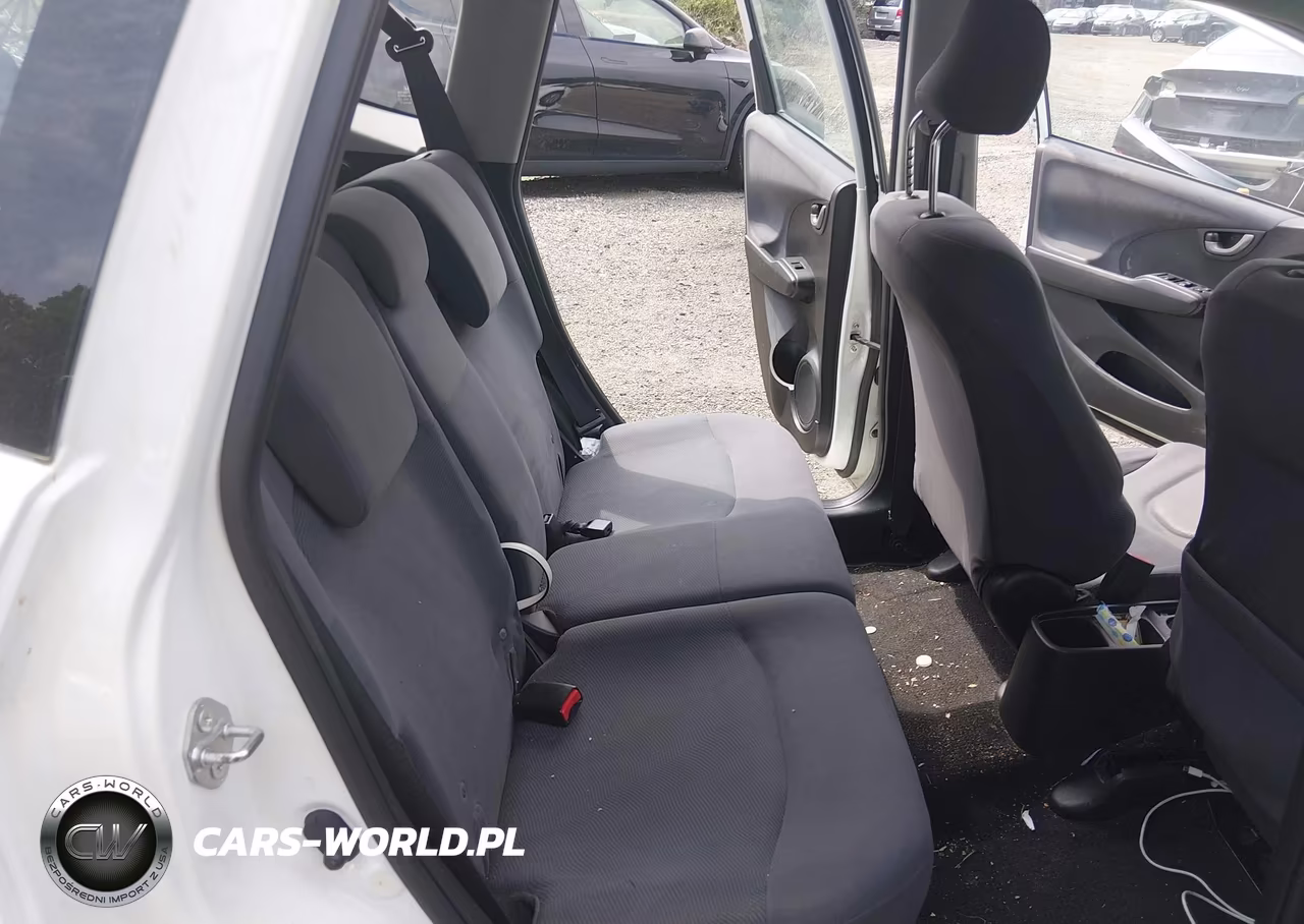 2011 Honda Fit VIN:JHMGE8H38BS009595 - 8