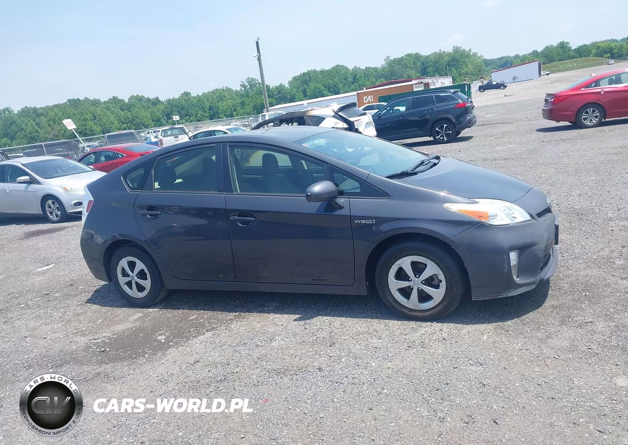 2015 Toyota Prius Two VIN:JTDKN3DU7F0437768 - 13
