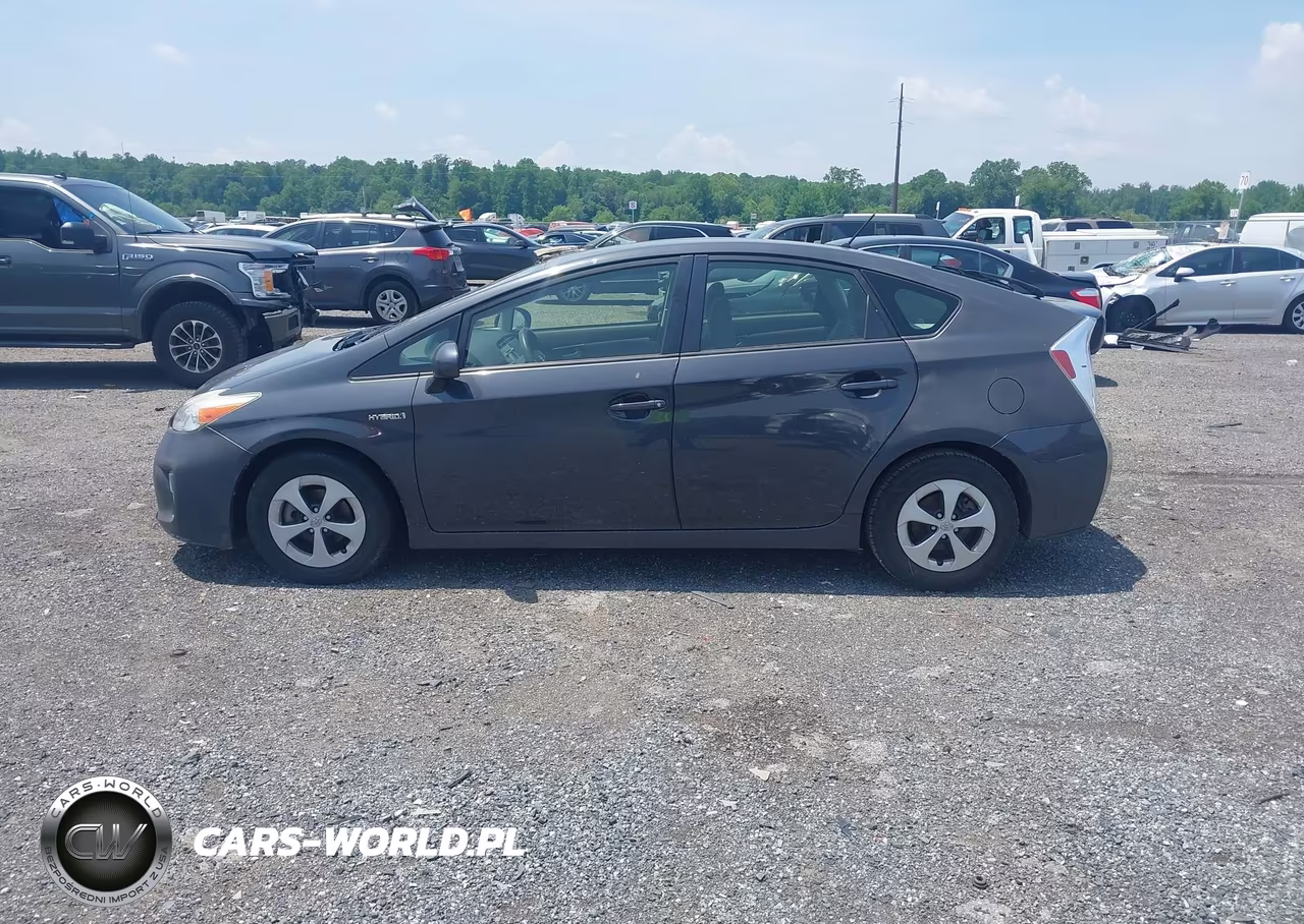 2015 Toyota Prius Two VIN:JTDKN3DU7F0437768 - 14