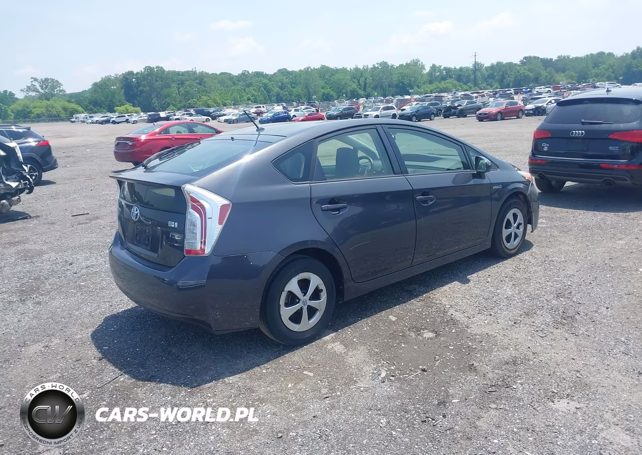 2015 Toyota Prius Two VIN:JTDKN3DU7F0437768 - 4