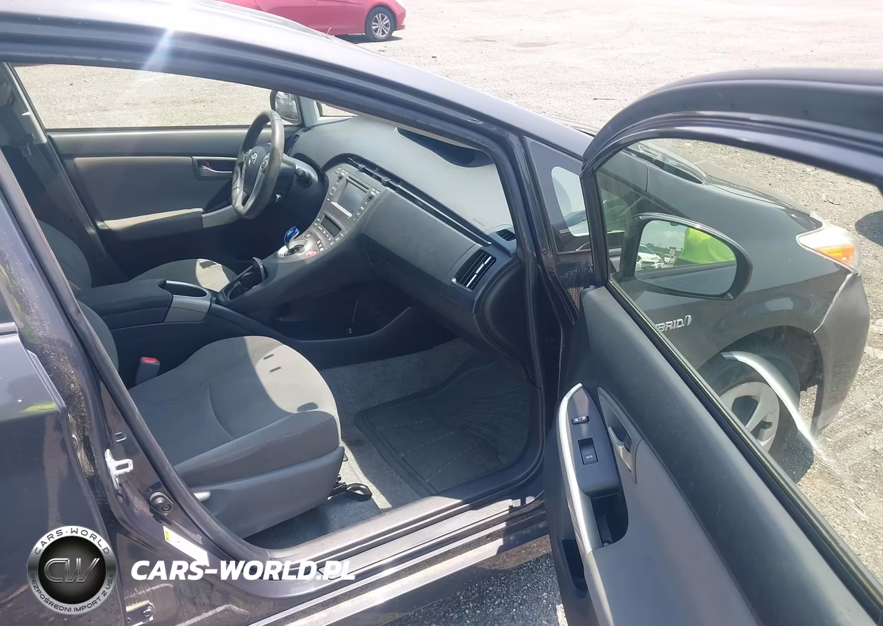 2015 Toyota Prius Two VIN:JTDKN3DU7F0437768 - 5