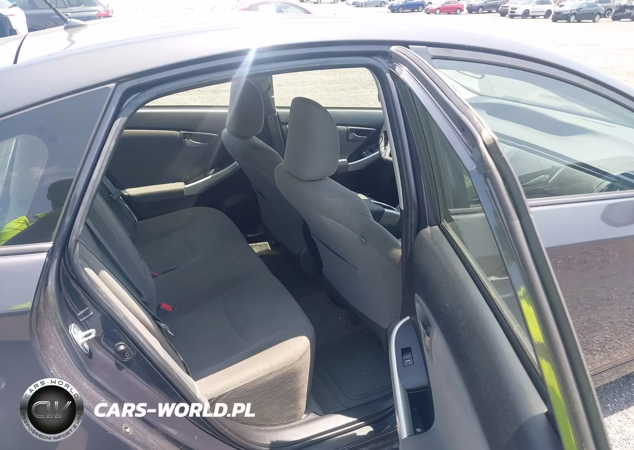 2015 Toyota Prius Two VIN:JTDKN3DU7F0437768 - 8