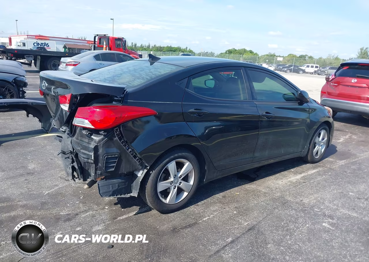 2013 Hyundai Elantra Gls VIN:5NPDH4AE8DH203853 - 4