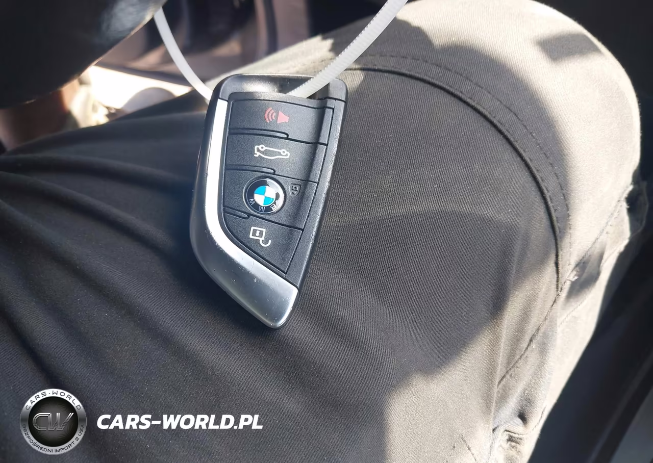 2018 BMW X1 xDrive28I VIN:WBXHT3C34J3H32333 - 11