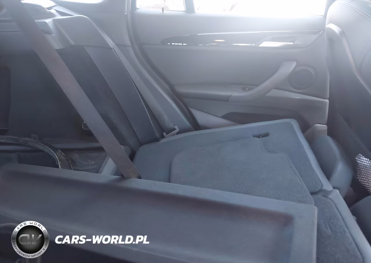 2018 BMW X1 xDrive28I VIN:WBXHT3C34J3H32333 - 8