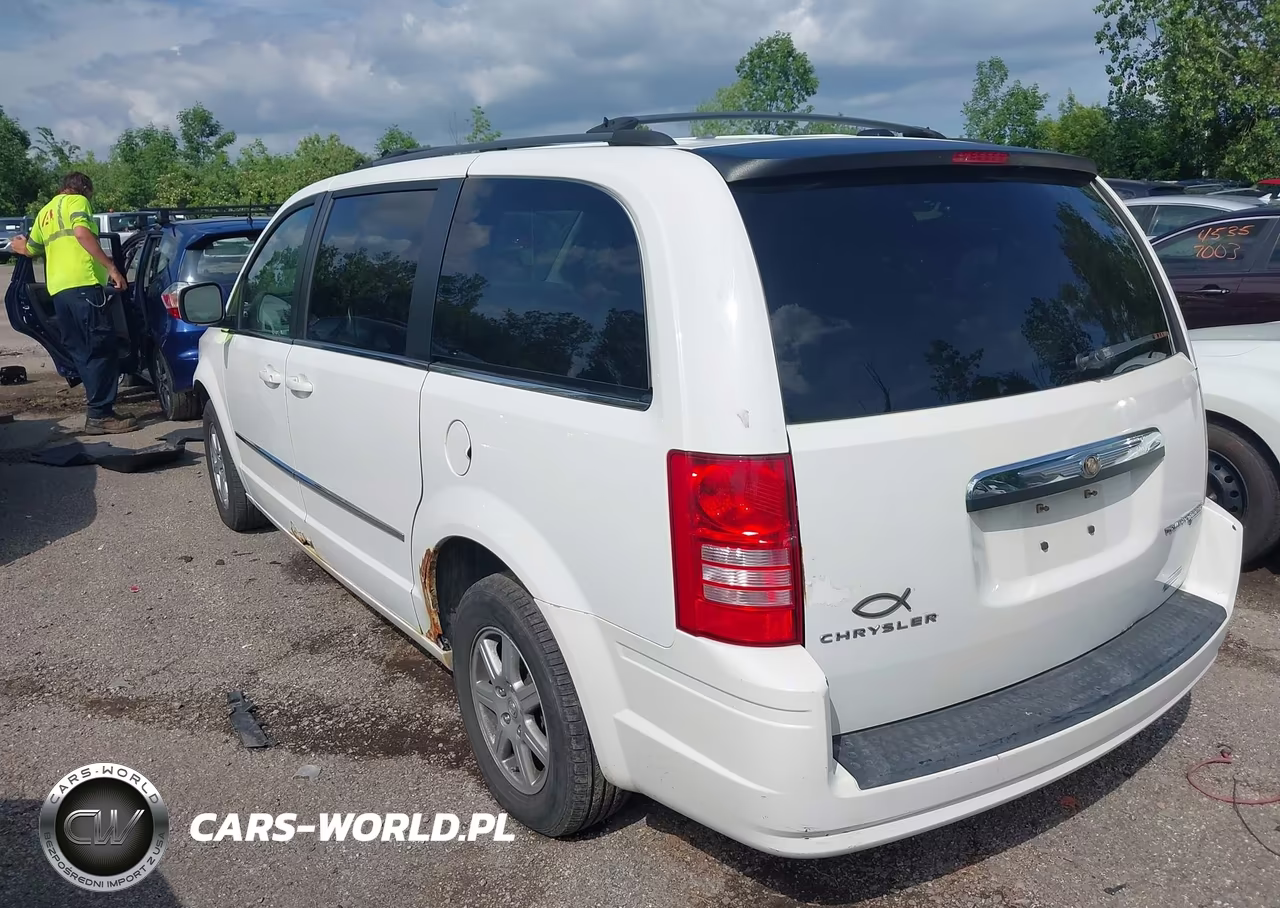 2010 Chrysler Town & Country Touring VIN:2A4RR5D12AR432071 - 3