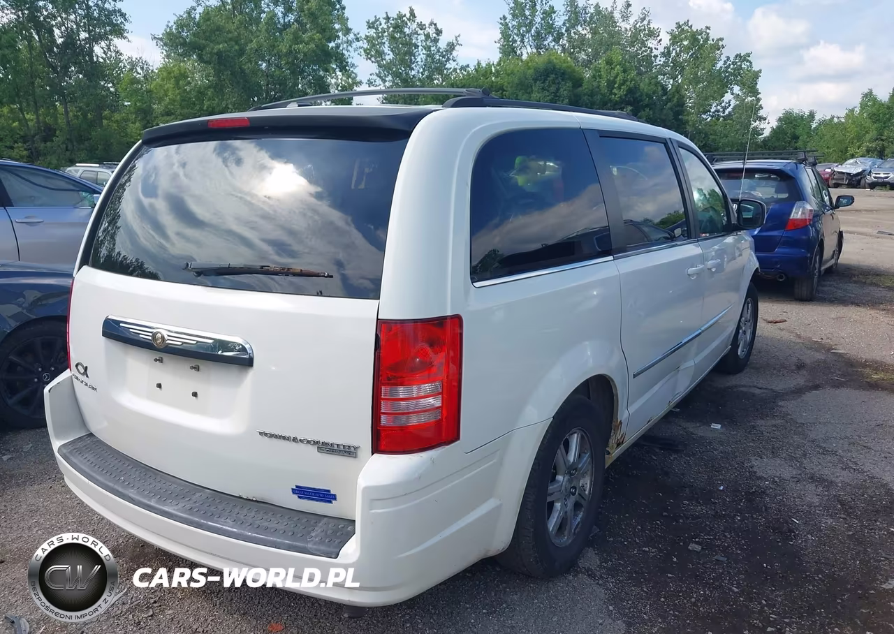 2010 Chrysler Town & Country Touring VIN:2A4RR5D12AR432071 - 4