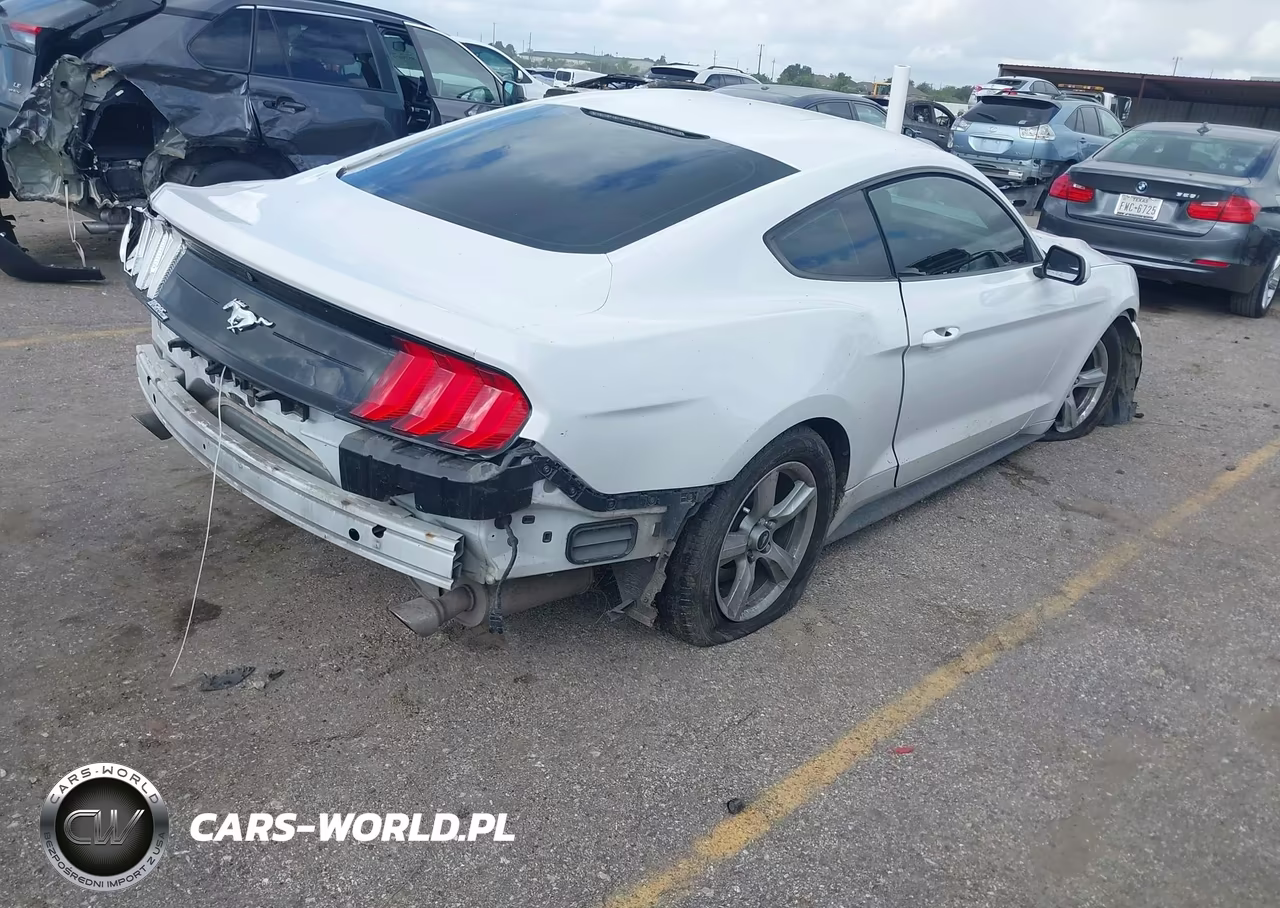 2018 Ford Mustang Ecoboost VIN:1FA6P8TH5J5107996 - 4