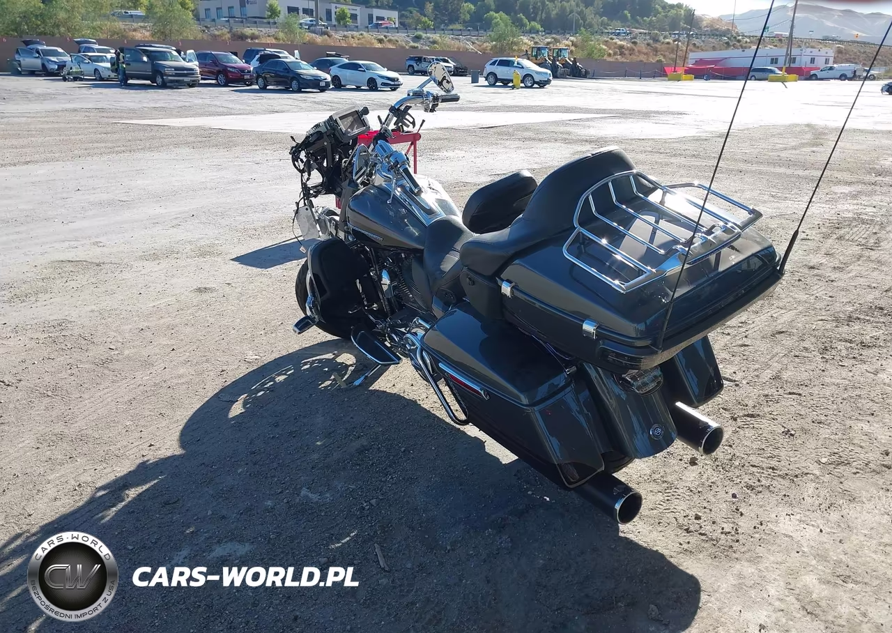 2016 Harley-Davidson Fltruse Cvo Road Glide VIN:1HD1TAN35GB962943 - 3