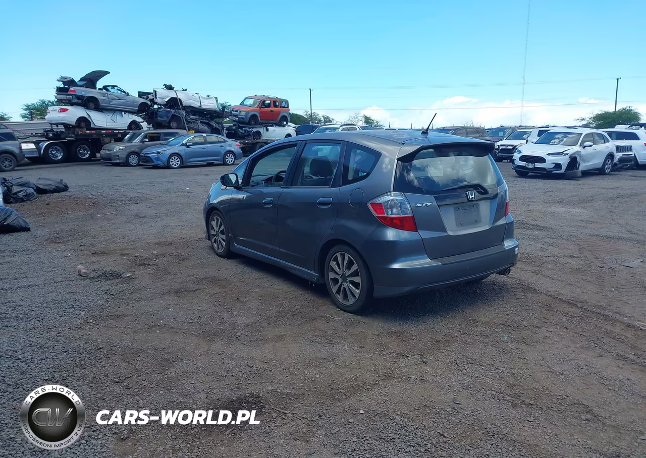 2012 Honda Fit Sport VIN:JHMGE8H55CC024519 - 3