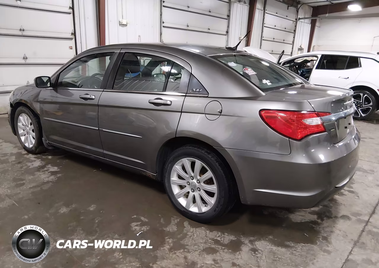2013 Chrysler 200 Touring VIN:1C3CCBBGXDN755504 - 3