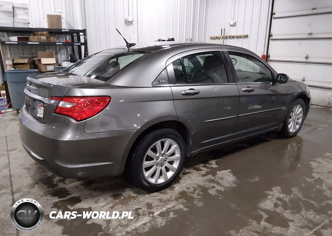2013 Chrysler 200 Touring VIN:1C3CCBBGXDN755504 - 4