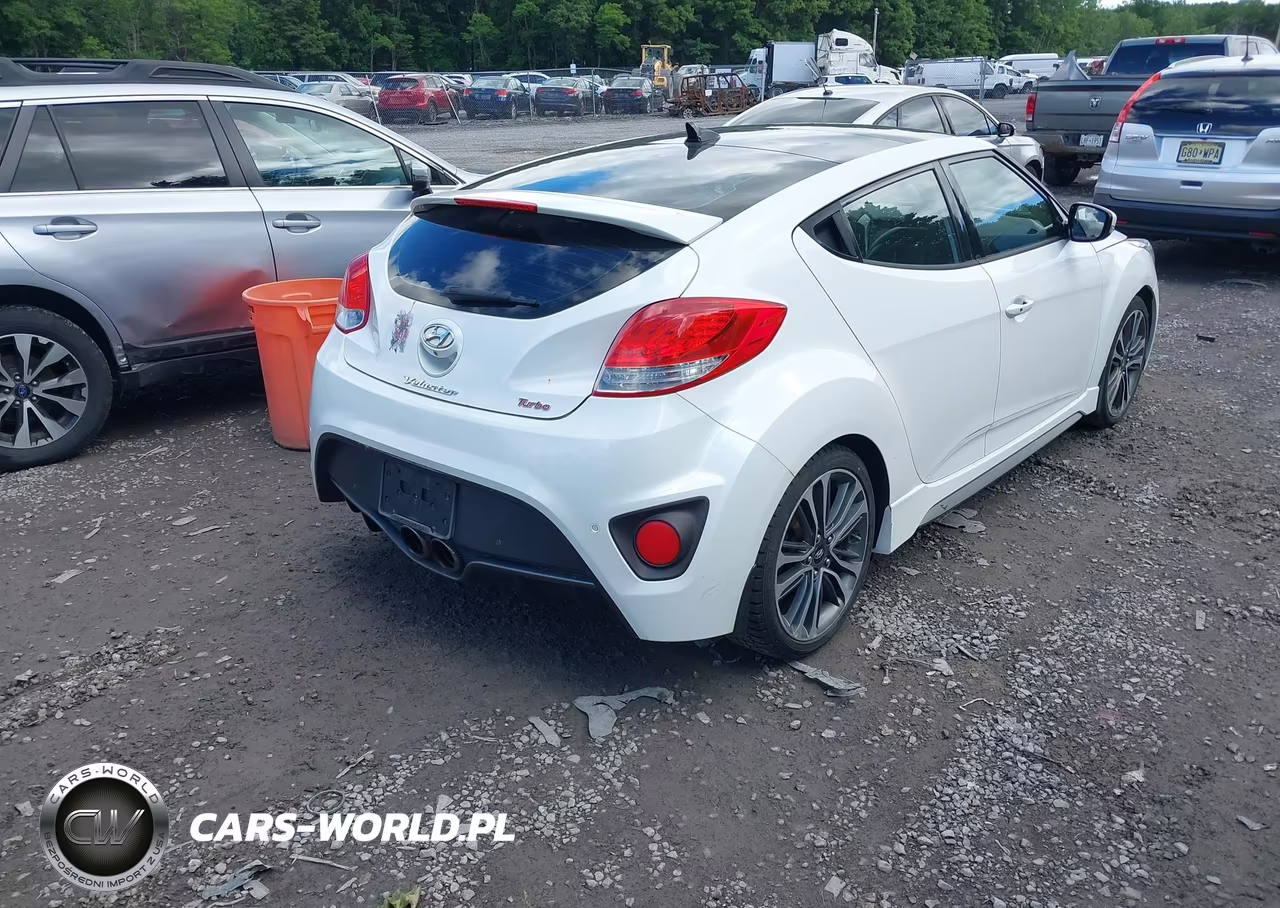 2016 Hyundai Veloster Turbo VIN:KMHTC6AE2GU279452 - 4