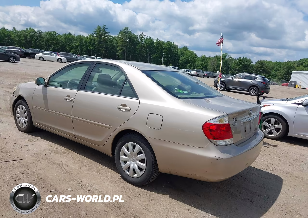 2005 Toyota Camry Le VIN:4T1BE30K95U030350 - 3