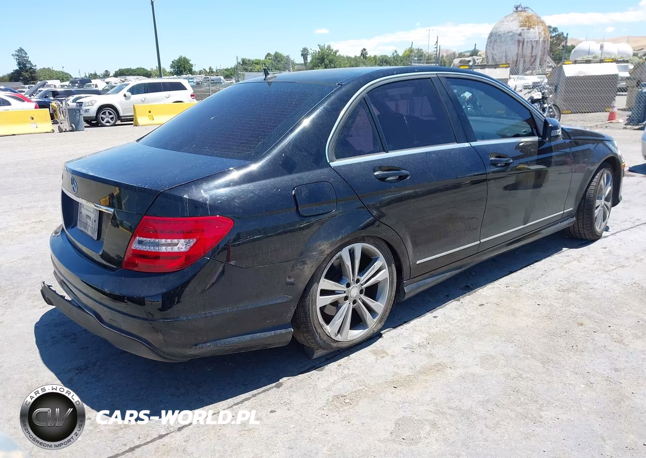 2013 Mercedes-Benz C 250 Sport VIN:WDDGF4HB2DR290601 - 4