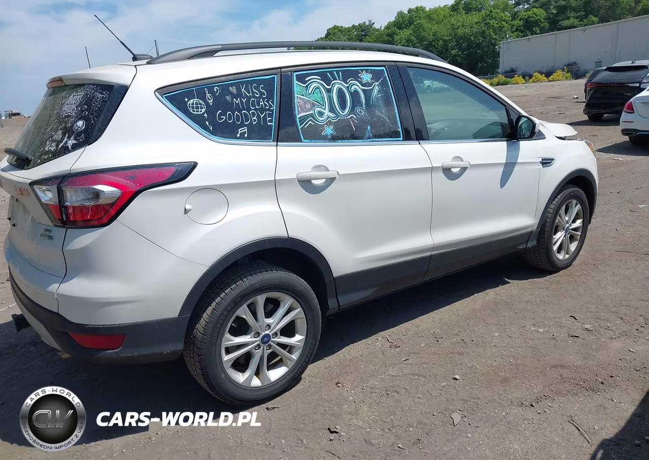 2017 Ford Escape Se VIN:1FMCU9G9XHUB55911 - 4