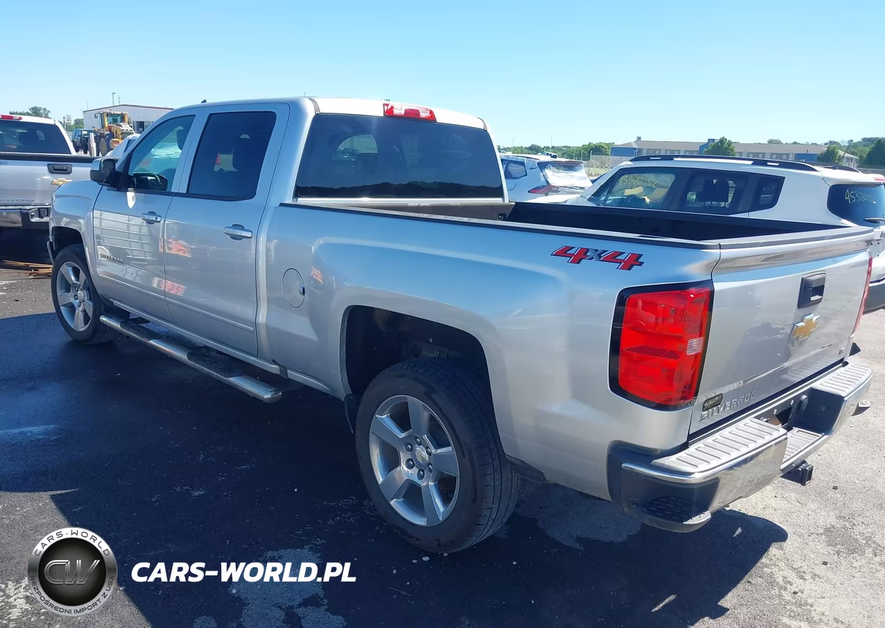 2018 Chevrolet Silverado 1500 1Lt VIN:1GCUKRECXJF205729 - 3