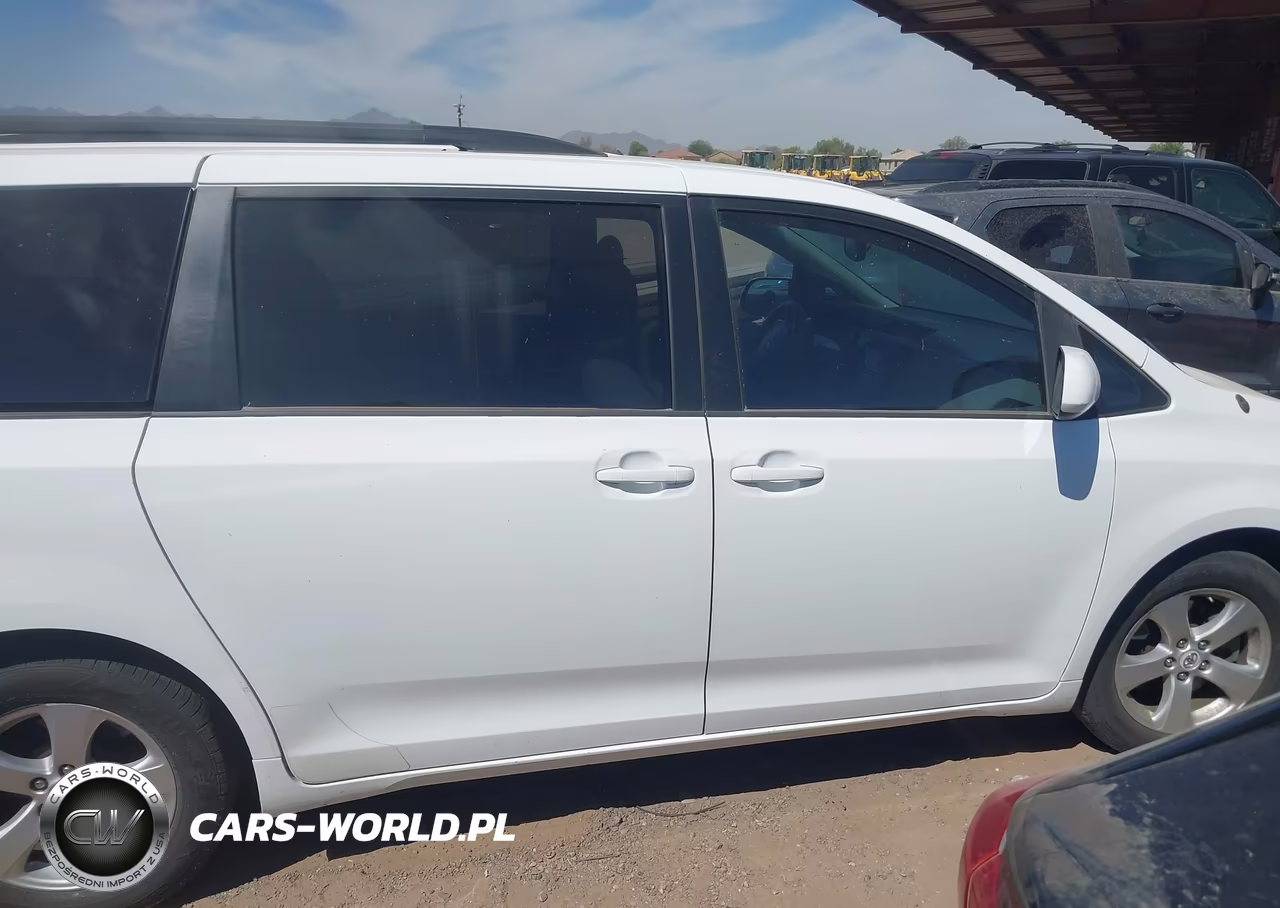 2011 Toyota Sienna Le V6 VIN:5TDKK3DC7BS052105 - 13