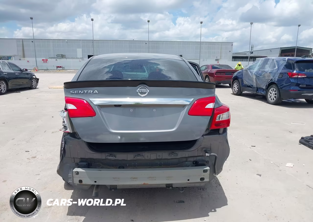 2018 Nissan Sentra S VIN:3N1AB7AP4JY340894 - 17