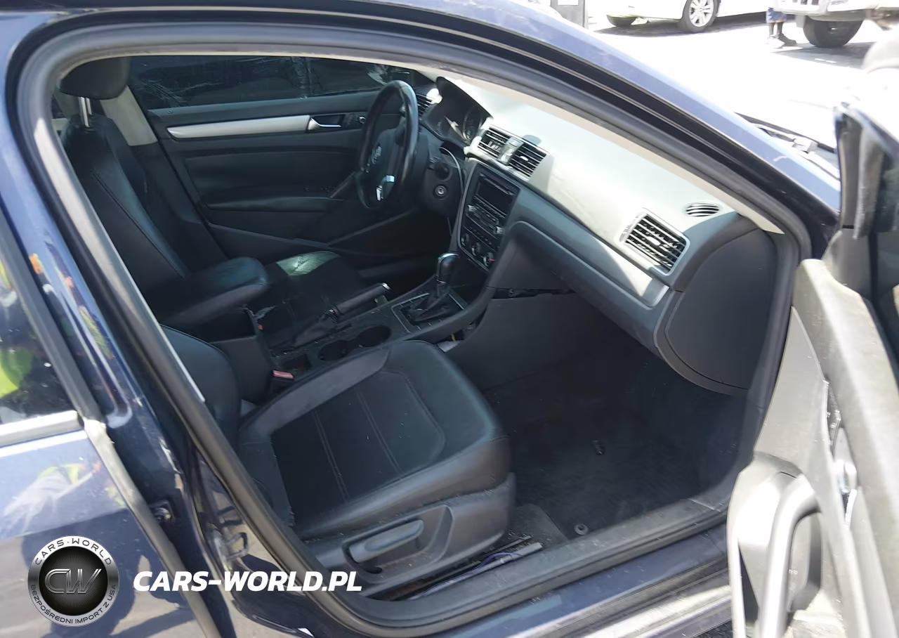 2014 Volkswagen Passat 1.8T Wolfsburg Edition VIN:1VWAT7A35EC031891 - 5