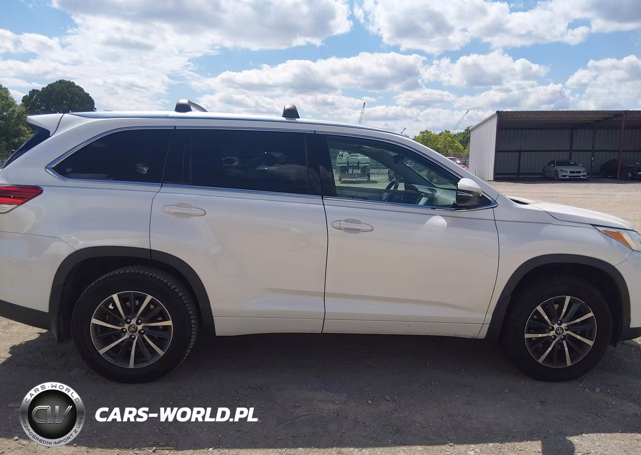 2018 Toyota Highlander Xle VIN:5TDKZRFH9JS534483 - 14