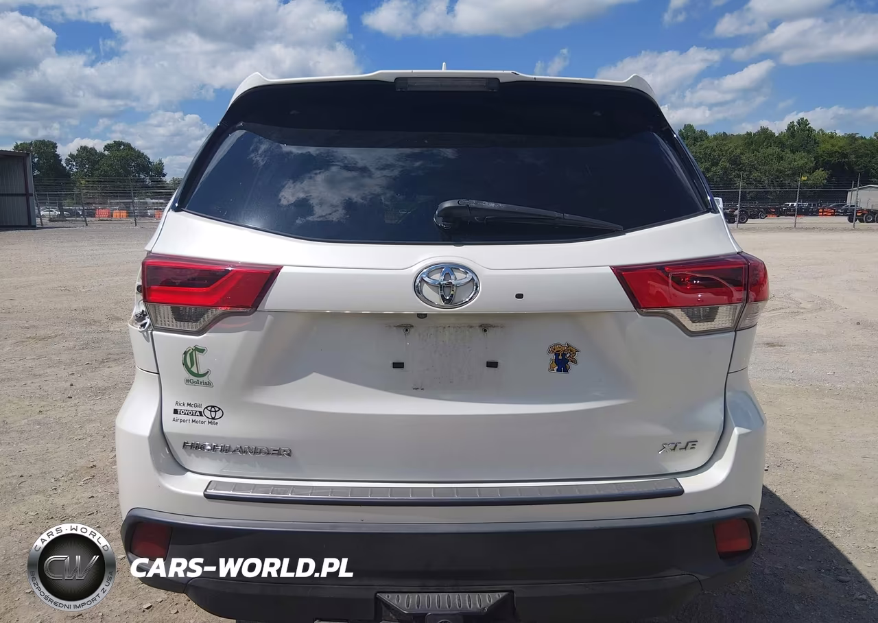 2018 Toyota Highlander Xle VIN:5TDKZRFH9JS534483 - 17