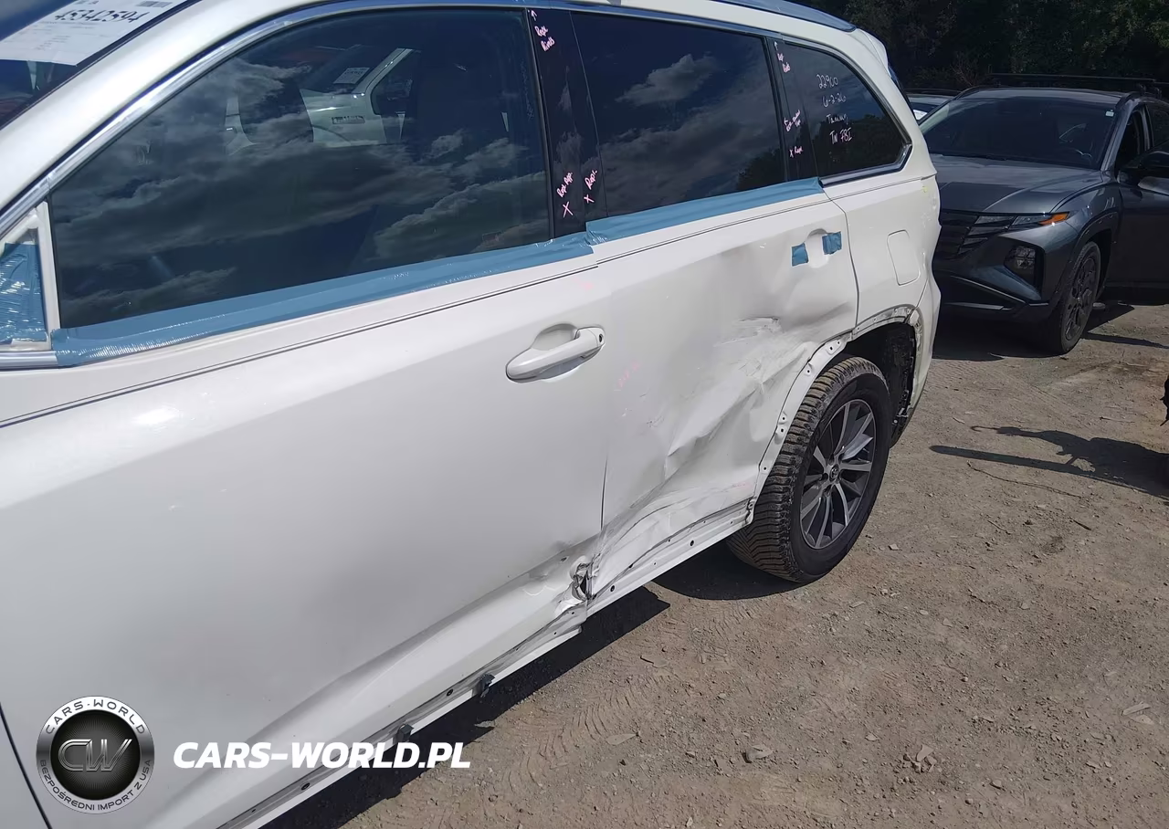 2018 Toyota Highlander Xle VIN:5TDKZRFH9JS534483 - 18