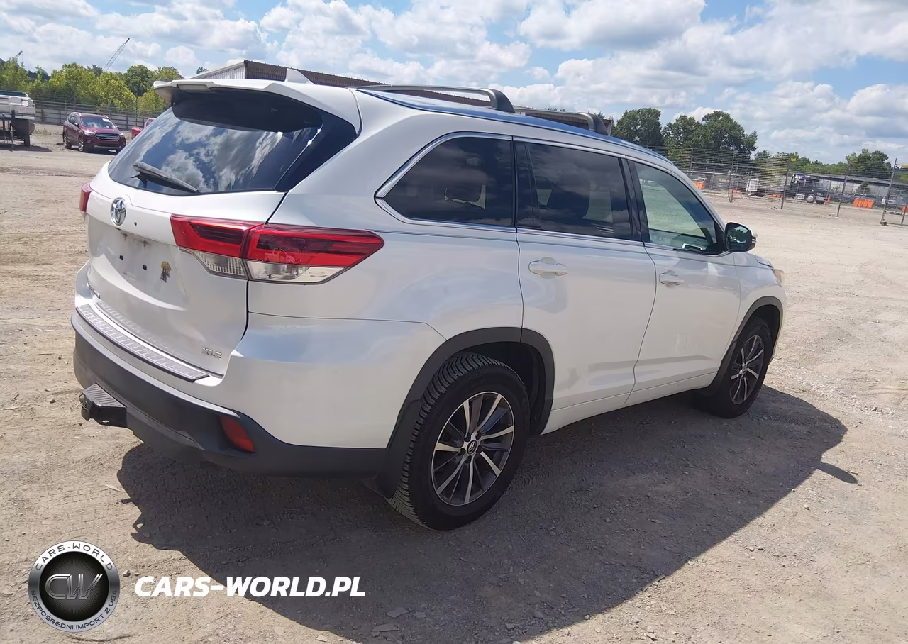 2018 Toyota Highlander Xle VIN:5TDKZRFH9JS534483 - 4