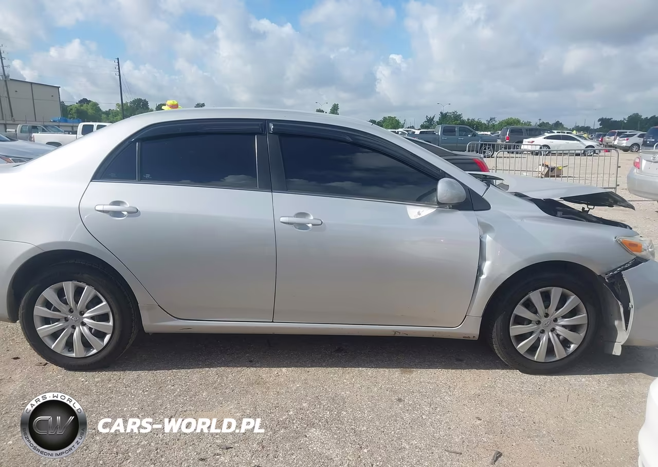 2013 Toyota Corolla Le VIN:5YFBU4EE8DP183880 - 13