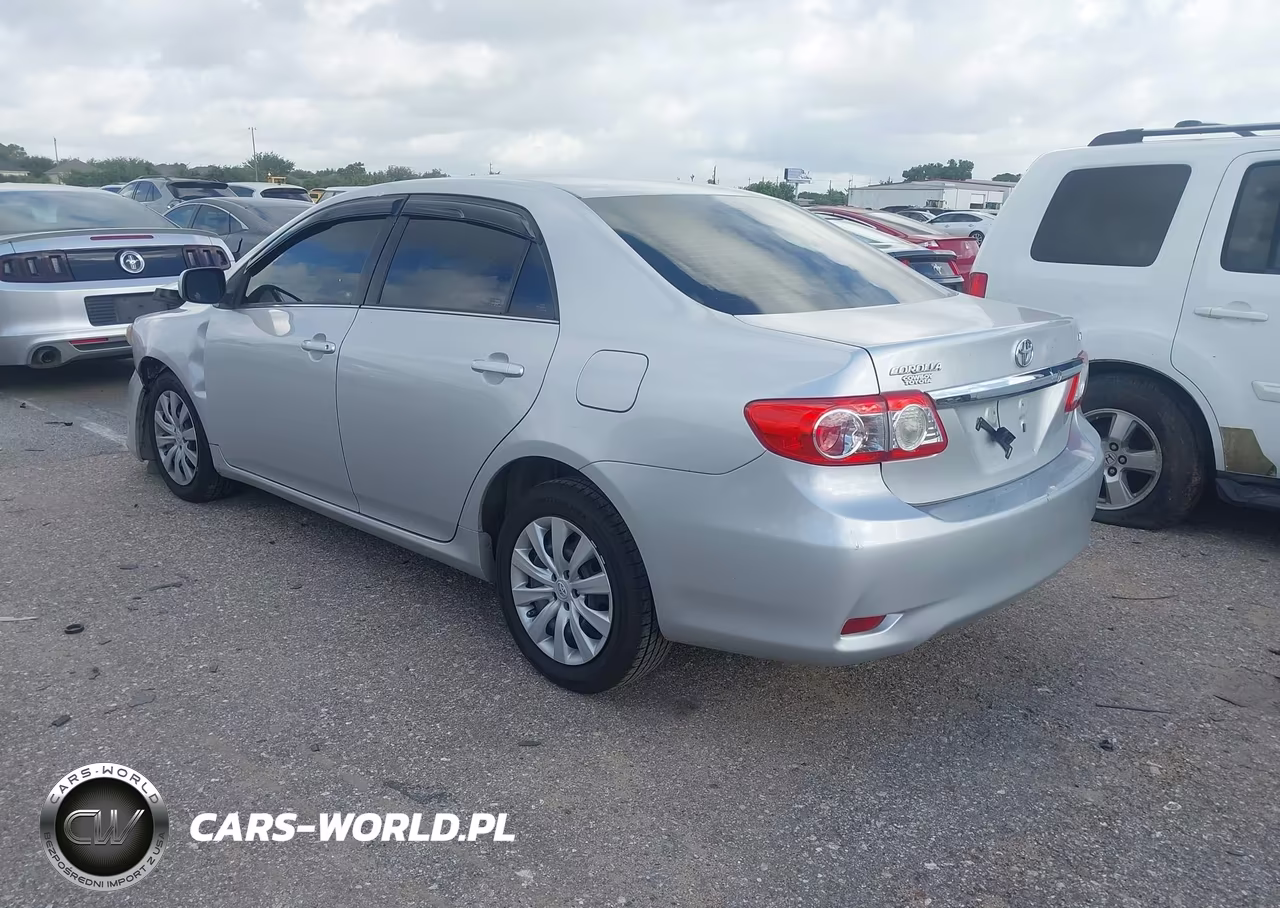 2013 Toyota Corolla Le VIN:5YFBU4EE8DP183880 - 3