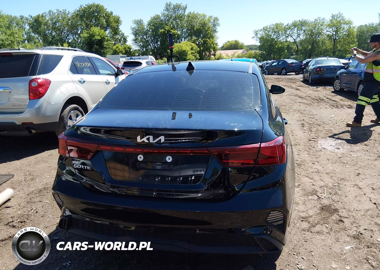 2023 Kia Forte Lxs VIN:3KPF24AD3PE588507 - 16