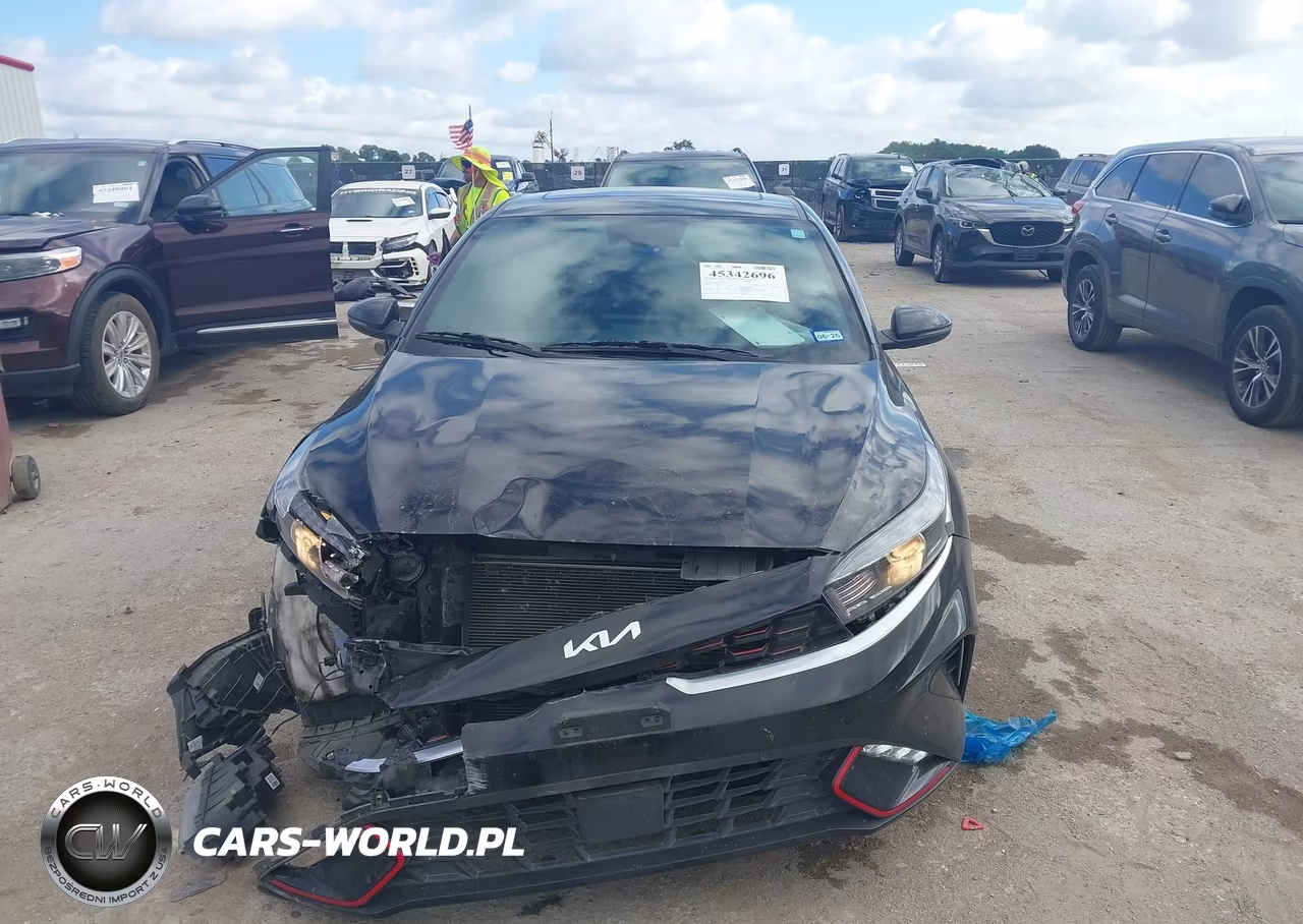 2024 Kia Forte Gt-Line VIN:3KPF54AD9RE796109 - 12